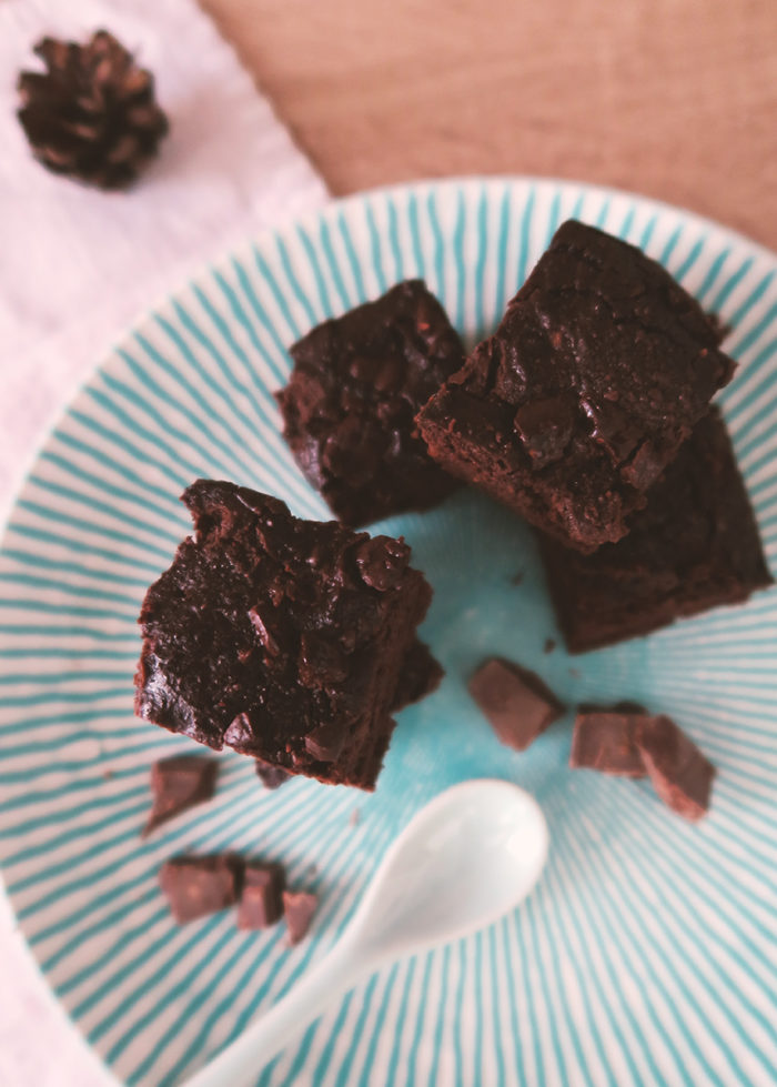Köstliche fluffige Brownies mit Bohnen - fettarm & ohne weißen Zucker