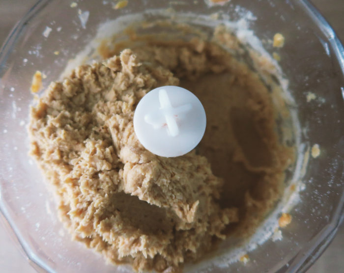 Kichererbsen in der Küchenmaschine cremig pürieren | 2 in 1: Eis- & Proteinriegel selber machen